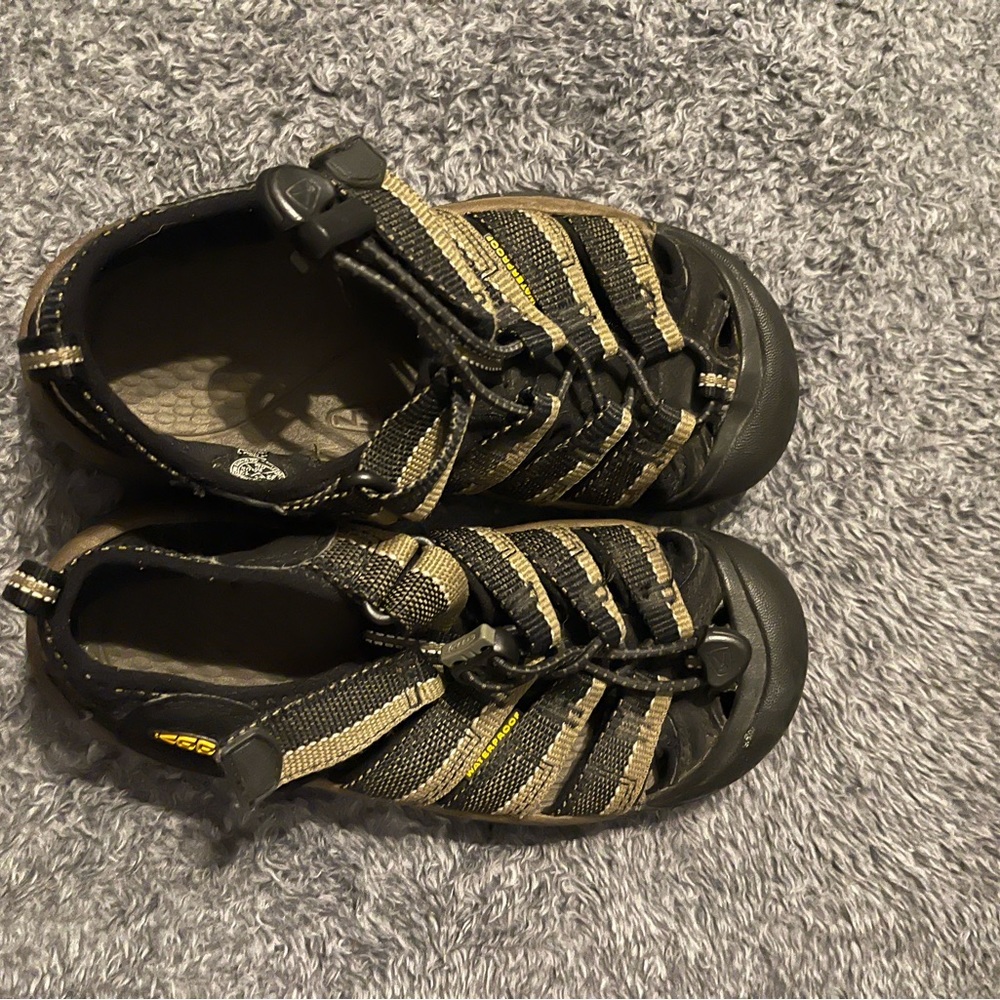 Kids keen shoes only worn a handful of times.